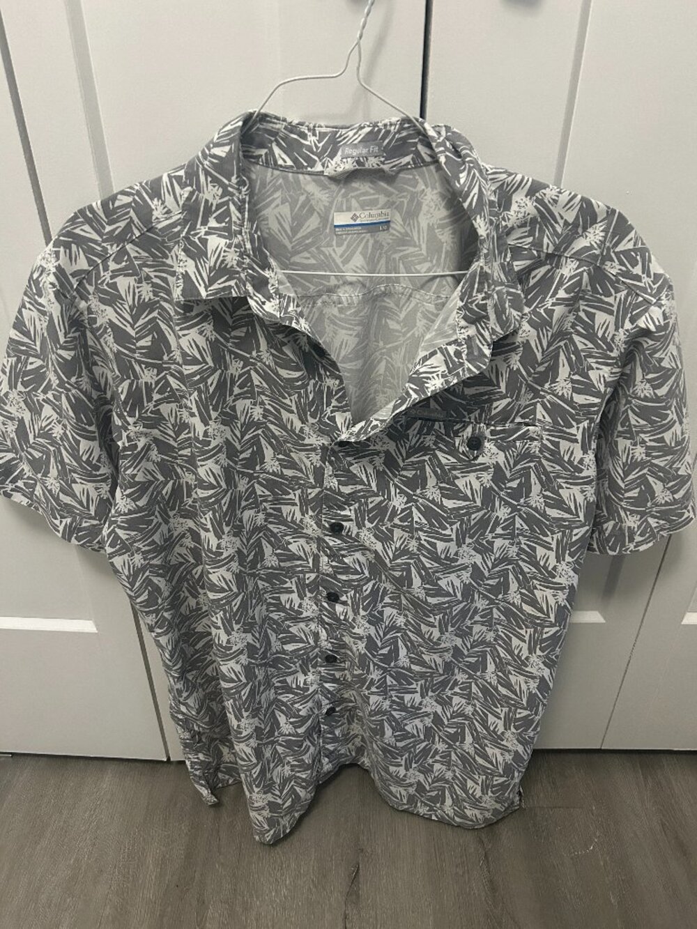 Men's Columbia Button Down Shirt Size Large